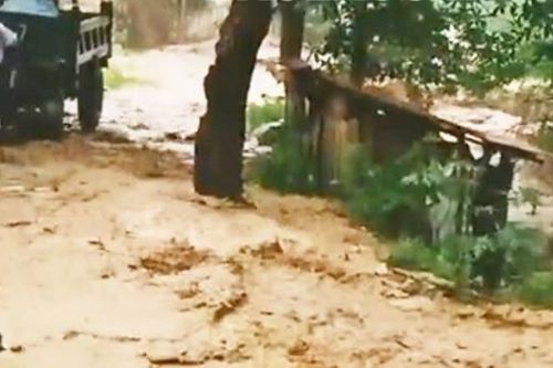 Lào Cai: Đã tìm thấy 1 trong 2 nạn nhân bị lũ cuốn trôi tại xã Nậm Chày, huyện Văn Bàn