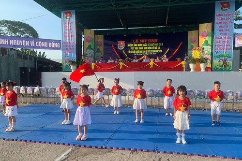 Phú Tân mít- tinh hưởng ứng Ngày Quốc tế Thiếu nhi, phát động Tháng hành động vì trẻ em và Chiến dịch Mùa hè tình nguyện năm 2024