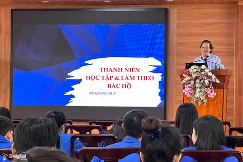 Thanh niên học tập và làm theo Bác Hồ