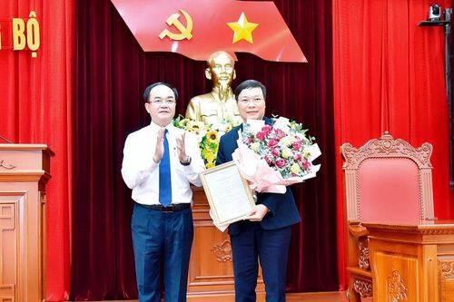 Công bố, trao quyết định điều động, bổ nhiệm Thứ trưởng Bộ Nội vụ cho Chủ tịch UBND tỉnh Gia Lai Trương Hải Long