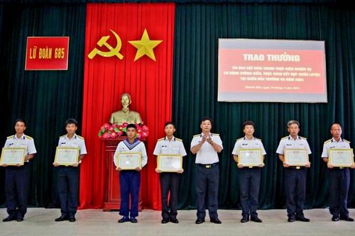 Lữ đoàn 685: Rút kinh nghiệm thực hiện nhiệm vụ cơ động, trực sẵn sàng chiến đấu kết hợp huấn luyện dã ngoại