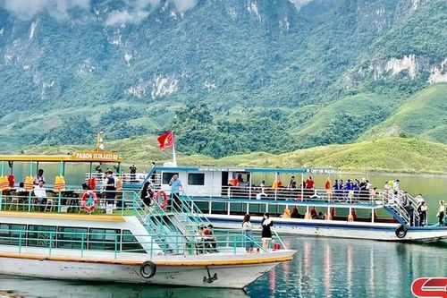 Phát triển du lịch lòng hồ thủy điện