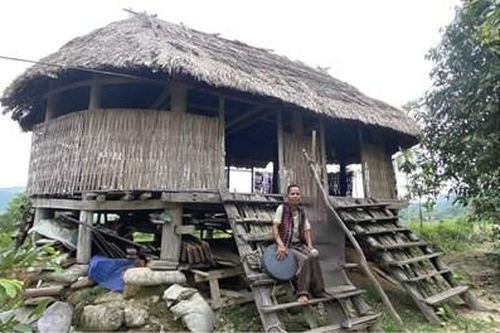Người bảo tồn nhà gươl truyền thống