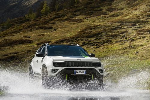 Ra mắt mẫu SUV cỡ nhỏ Jeep Avenger 4xe hybrid 2025