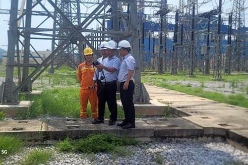 Kiểm tra công tác quản lý vận hành, đảm bảo truyền tải điện trục Trung - Bắc
