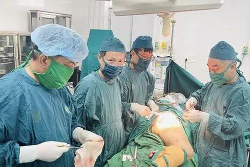Bệnh viện Quân y 211: Phẫu thuật thay khớp háng sau 24 giờ bệnh nhân đi lại được