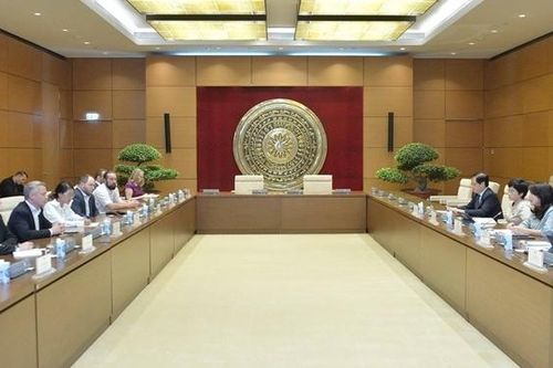 Phó Chủ nhiệm Ủy ban Đối ngoại Lê Thu Hà tiếp Đoàn Trợ lý nghị sĩ của Hạ viện Hoa Kỳ