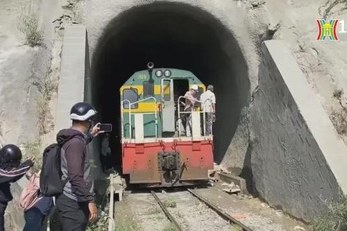 Thông tuyến đường sắt Bắc-Nam sau 10 ngày ách tắc