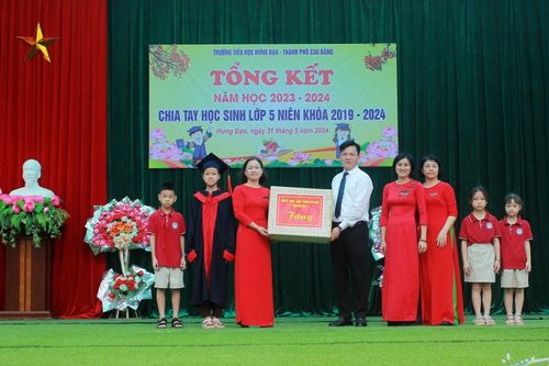 Phó Chủ tịch UBND tỉnh Trịnh Trường Huy thăm, tặng quà nhân Ngày Quốc tế Thiếu nhi 1/6