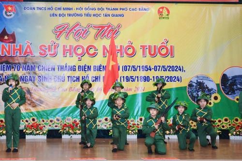 Xây dựng Đội vững mạnh, cùng tiến bước lên Đoàn