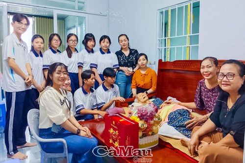Tri ân Mẹ Việt Nam anh hùng
