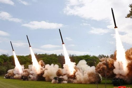 Triều Tiên sử dụng bệ phóng đa nòng để bắn tên lửa