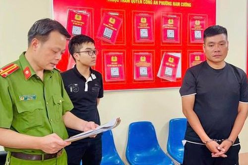 Tạm giữ người đàn ông thu 'tiền bãi, tiền cổng' của nhiều lái xe tại cửa khẩu Lào Cai