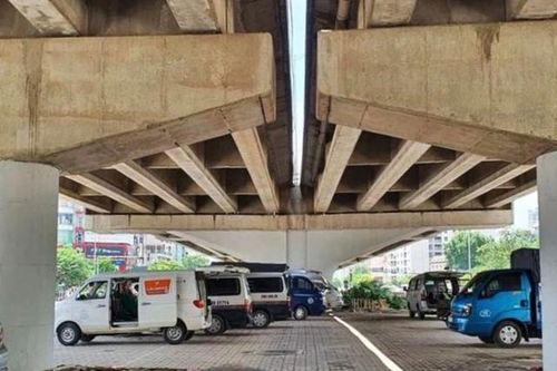 Có nên tận dụng gầm cầu cạn để làm bãi đỗ xe?