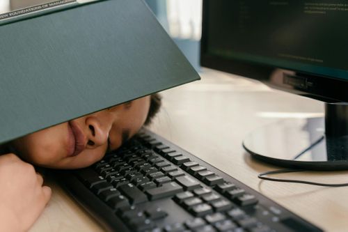 Cách cơ thể 'tố cáo' sếp độc hại