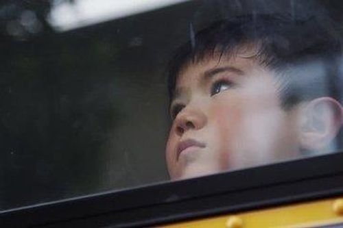 Người lớn tắc trách, trẻ lại chưa biết tự cứu khi mắc kẹt trên ôtô