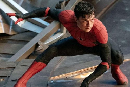 Tom Holland chật vật khi không là Người Nhện