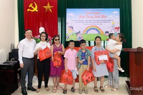 Tết Thiếu nhi đặc biệt của trẻ khiếm thị quận Thanh Xuân