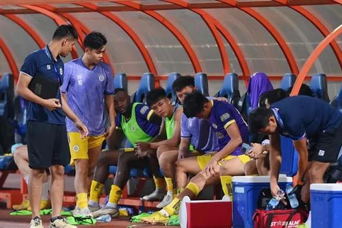 Tin nóng thể thao sáng 1/6: Tiền đạo Việt Nam chấn thương trước ngày hội quân, MU công bố bản hợp đồng đầu tiên