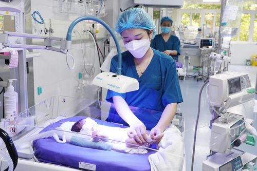 Đưa sữa mẹ hiến tặng vào chi trả bảo hiểm y tế, giảm gánh nặng chi phí điều trị trẻ sinh non