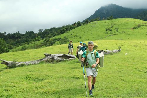 Dã ngoại đồi cỏ Xa Reng đẹp bậc nhất miền tây Quảng Trị