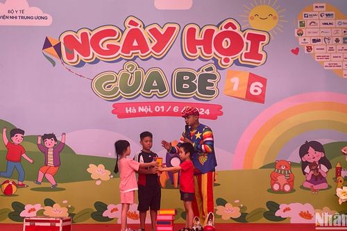 Hàng chục nghìn suất quà yêu thương dành tặng bệnh nhi nội trú