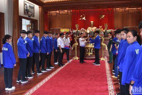 Lễ rước đuốc Đại hội Thể thao học sinh Đông Nam Á lần thứ 13