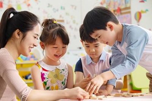Lăng kính văn hóa: Ứng xử tinh tế với con trẻ