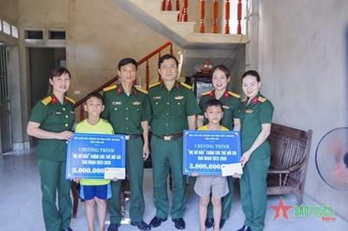Tấm lòng của những 'mẹ đỡ đầu'