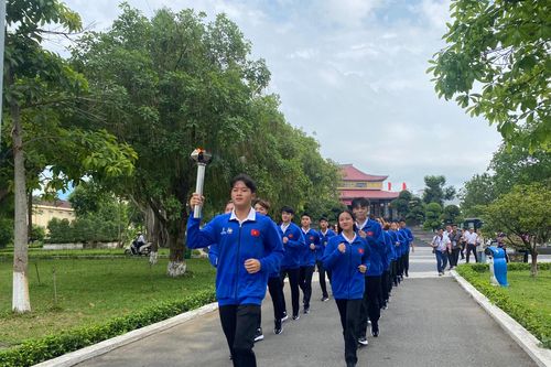 Nghi thức rước đuốc tại Đại hội Thể thao học sinh Đông Nam Á