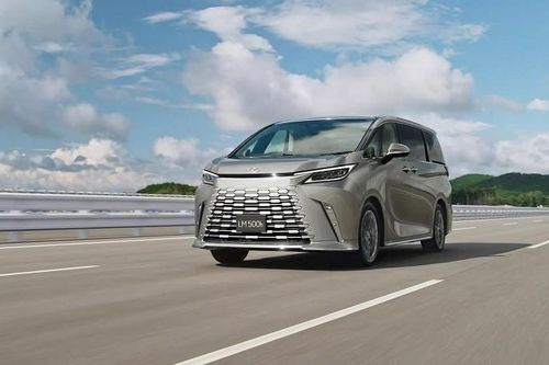 Cận cảnh Lexus LM500h L 2024 bản 6 chỗ ngồi vừa ra mắt, giá khoảng 2,43 tỷ đồng