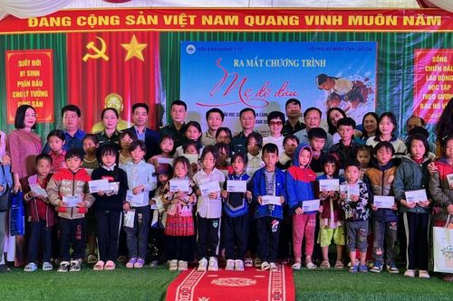 Ra mắt Chương trình 'Mẹ đỡ đầu' ở Đồn Biên phòng Y Tý