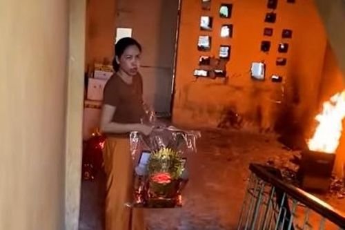 Hà Nội: Phạt tiền người phụ nữ đốt vàng mã do vi phạm về phòng cháy, chữa cháy