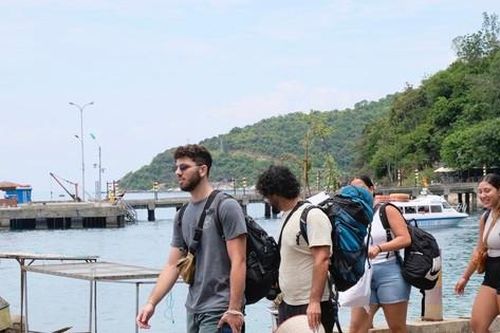 'Hòn ngọc thô' với hình mẫu 'nói không với rác thải nhựa'