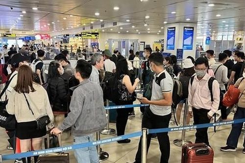 Du lịch hè: Chọn bay đêm, đi tàu hỏa hay ô tô?