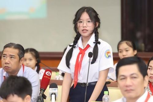 Gặp lãnh đạo TPHCM: Học sinh phản ánh nạn cá độ, hút thuốc lá điện tử