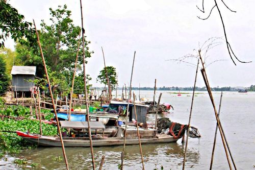 Chìm nổi những phận sông: 'Vàm Nao nước chảy đứt đuôi xà'