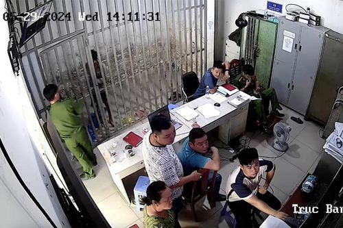 Nghi phạm xin đi vệ sinh rồi tháo chạy khỏi trụ sở công an ở TP.HCM