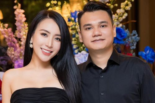 Hôn nhân hạnh phúc của 'ca sĩ - nhạc sĩ trăm triệu view' và vợ DJ nóng bỏng
