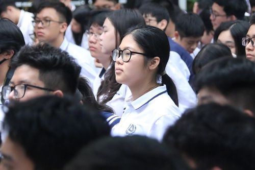 Thầy cô nhắn học sinh học làm người tử tế trước khi nghĩ đến 'ông nọ, bà kia'