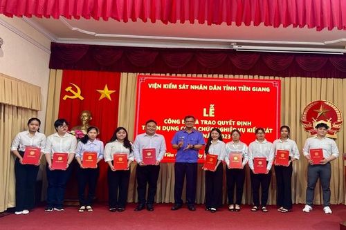 Lễ công bố và trao Quyết định tuyển dụng công chức VKSND hai cấp tỉnh Tiền Giang