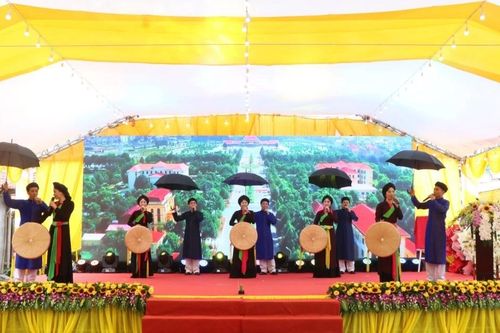 Đặc sắc những làn điệu quan họ trong 'Đêm Văn hóa Bắc Ninh' tại Pháp
