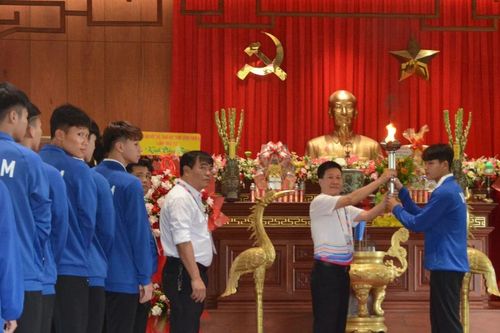 Lễ rước đuốc khai mạc Đại hội Thể thao học sinh Đông Nam Á lần thứ 13