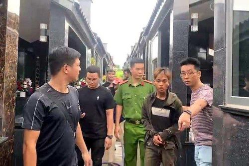 Bắt nhóm đối tượng vào nghĩa trang trộm cắp hàng loạt bình ắc quy
