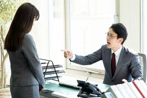 Ngày đầu đi làm, sếp hẹn tôi vào phòng rồi hỏi 'Em có bạn trai chưa?' và cái kết không thể tin nổi