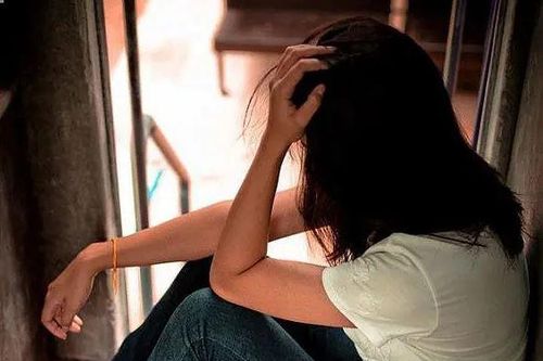 Mẹ chồng vừa mất, chồng đã đòi ly hôn, anh nói một câu đắng chát khiến tôi cay đắng, bất lực đồng ý