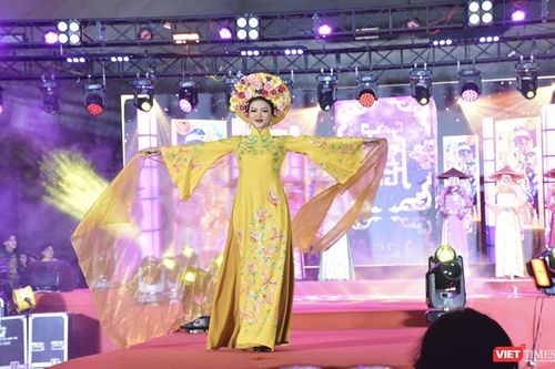 Nhiều chương trình nghệ thuật về đêm tại cầu đi bộ Nguyễn Văn Trỗi