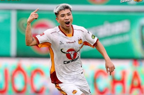 Đinh Thanh Bình lên tuyển Việt Nam thay tiền đạo Văn Tùng