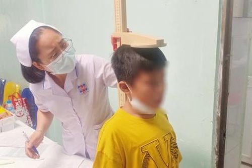 Nếu thấy tốc độ tăng trưởng của trẻ dưới 4cm/năm thì nên đưa đi khám ngay