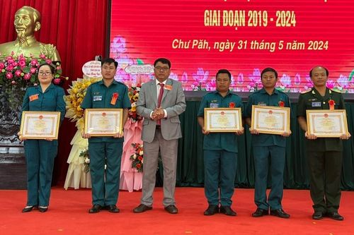 Chư Păh: Kết nạp 132 đảng viên trong dân quân tự vệ, dự bị động viên